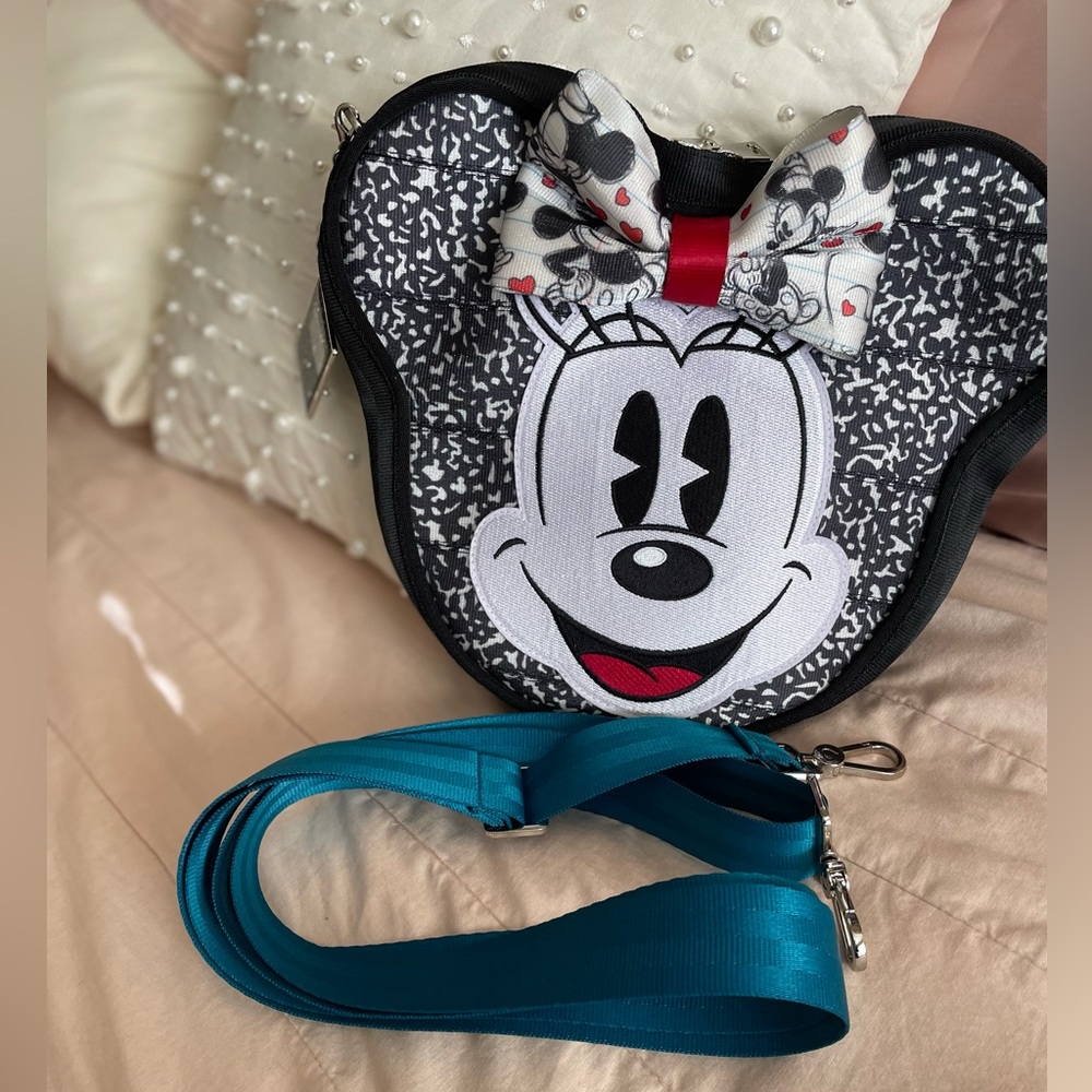 Harveys Disney Designer Series Mickey Heart Minnie Convertible Crossbody